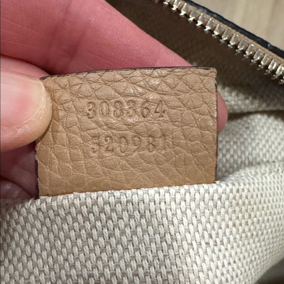 Gucci Pebbled Calfskin Small Soho Disco Bag Camelia - Picture 9 of 9